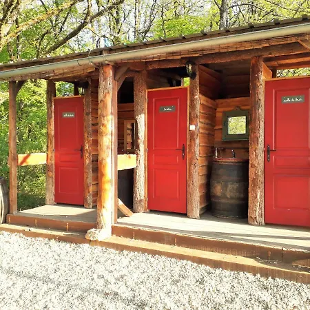 Authentic Nature Retreat: Log Chalets and Tipis with Pool and Lascaux View Les Farges  Exterior photo