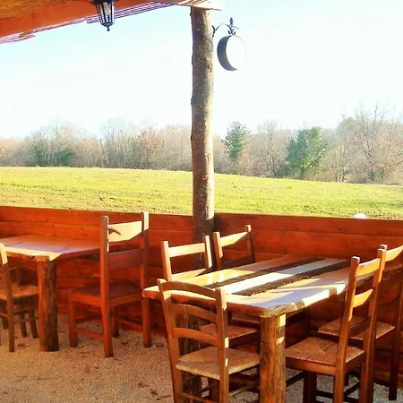 Authentic Nature Retreat: Log Chalets and Tipis with Pool and Lascaux View Les Farges  Exterior photo