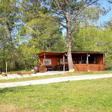 Authentic Nature Retreat: Log Chalets and Tipis with Pool and Lascaux View Les Farges  Exterior photo