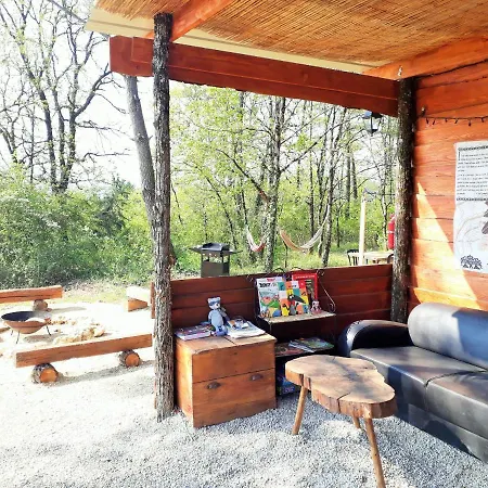 Authentic Nature Retreat: Log Chalets and Tipis with Pool and Lascaux View Les Farges  Exterior photo