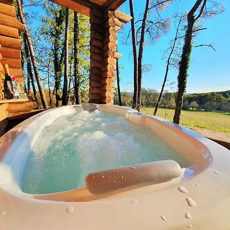 Authentic Nature Retreat: Log Chalets and Tipis with Pool and Lascaux View Les Farges  Exterior photo