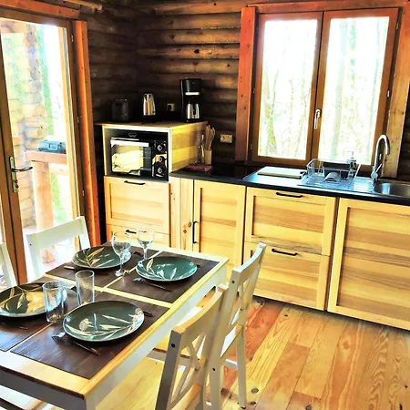 Authentic Nature Retreat: Log Chalets and Tipis with Pool and Lascaux View Les Farges  Exterior photo