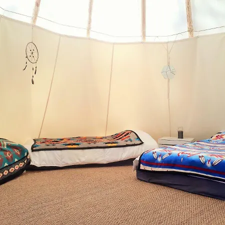 Authentic Nature Retreat: Log Chalets and Tipis with Pool and Lascaux View Les Farges  Exterior photo