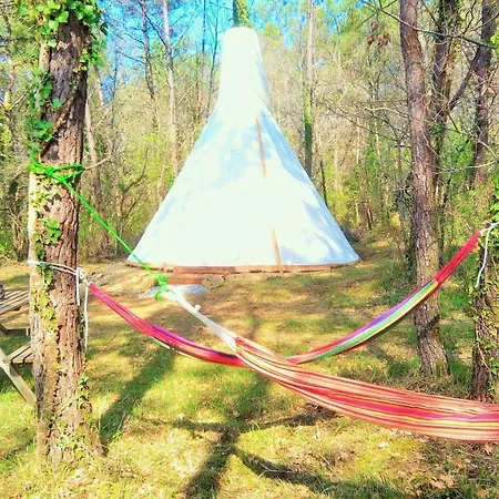 Authentic Nature Retreat: Log Chalets and Tipis with Pool and Lascaux View Les Farges  Exterior photo