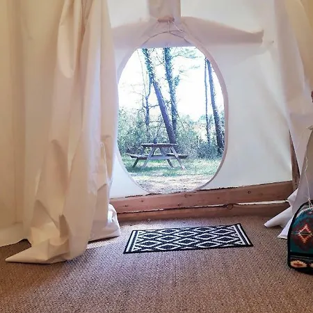 Authentic Nature Retreat: Log Chalets and Tipis with Pool and Lascaux View Les Farges  Exterior photo