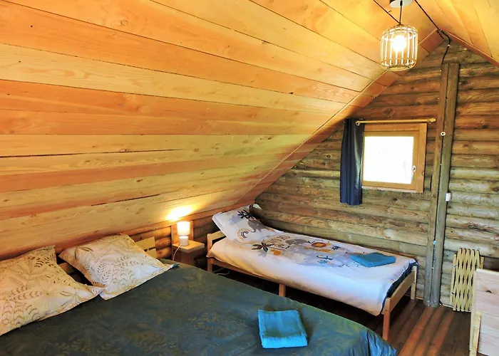 Grand tipis confortable et chalet en rondin du Grand Peuch Lascaux en Périgord