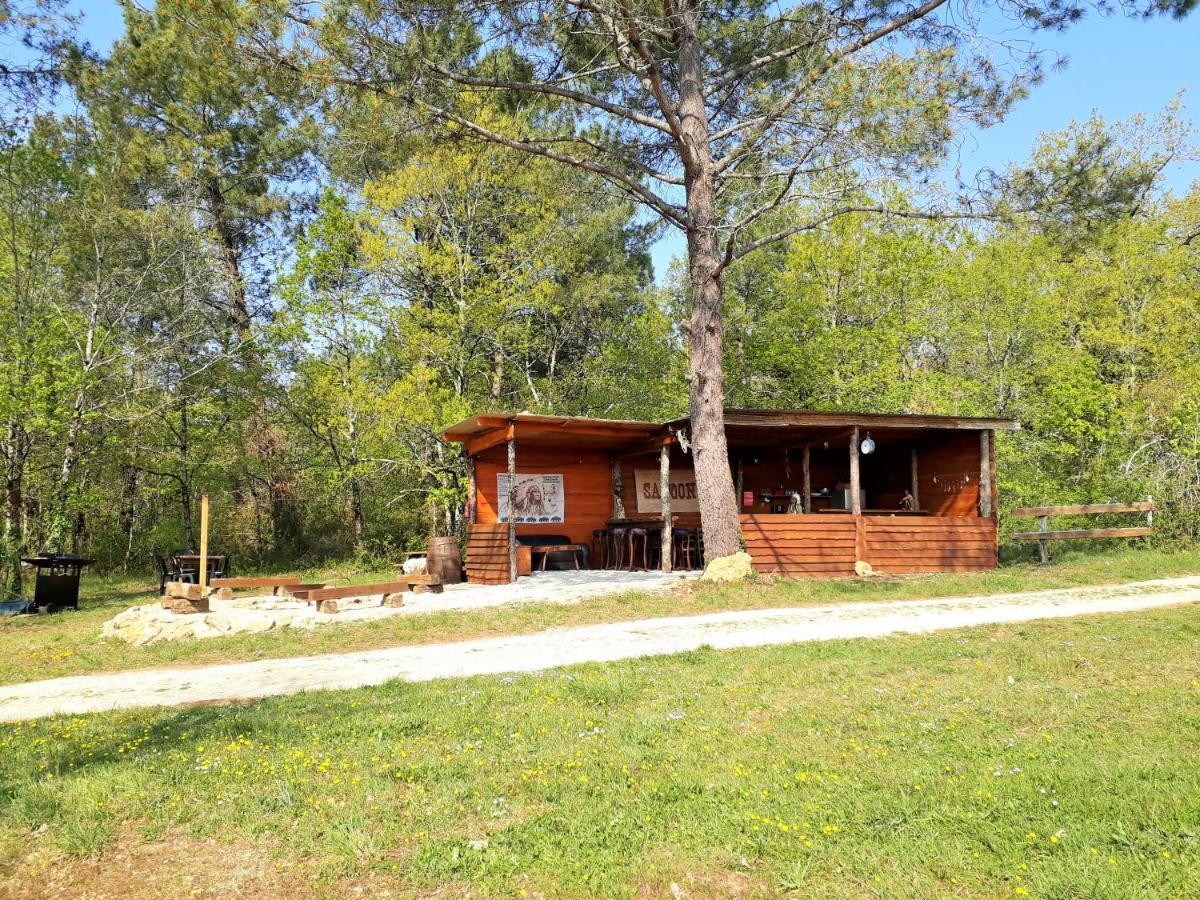 Country house Authentic Nature Retreat: Log And Tipis With Pool And Lascaux View *