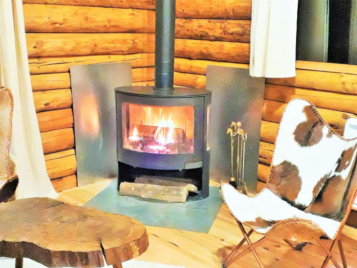 Authentic Nature Retreat: Log And Tipis With Pool And Lascaux View Country house *