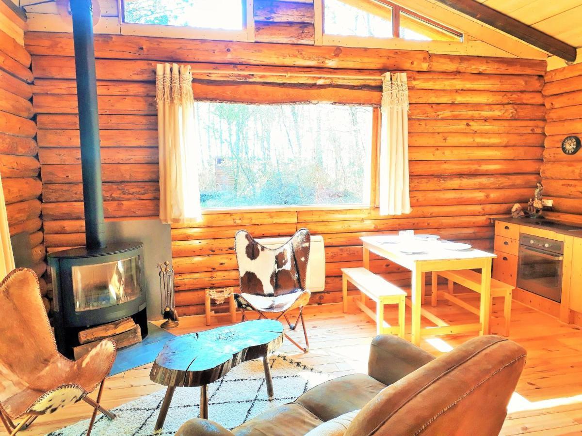 Authentic Nature Retreat: Log And Tipis With Pool And Lascaux View Country house