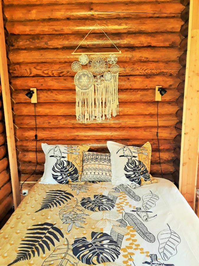 Country house Authentic Nature Retreat: Log And Tipis With Pool And Lascaux View *