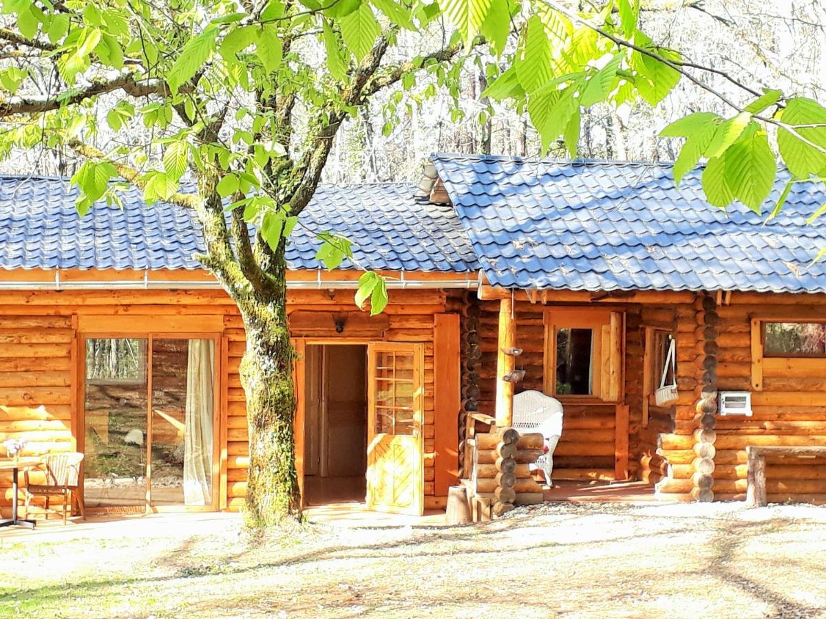 Country house Authentic Nature Retreat: Log And Tipis With Pool And Lascaux View *