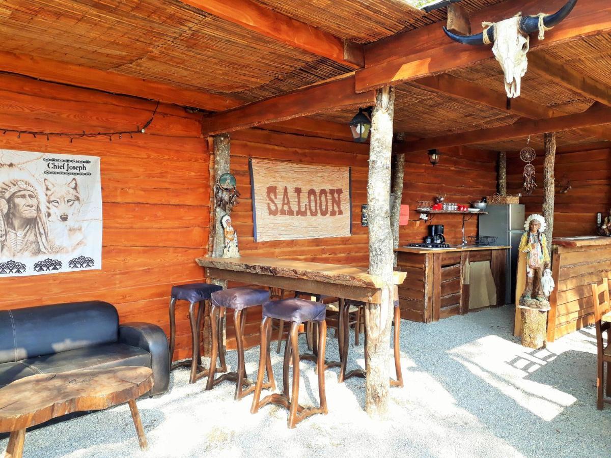 Magnifique En Rondins Avec Ou Sans Et Tipis En Plaine Nature Environnement Ressourcant Au Calme Vue Imprenable Lascaux Non Disponible Juillet Et Aout * Les Farges (Sarlat-la-Caneda)