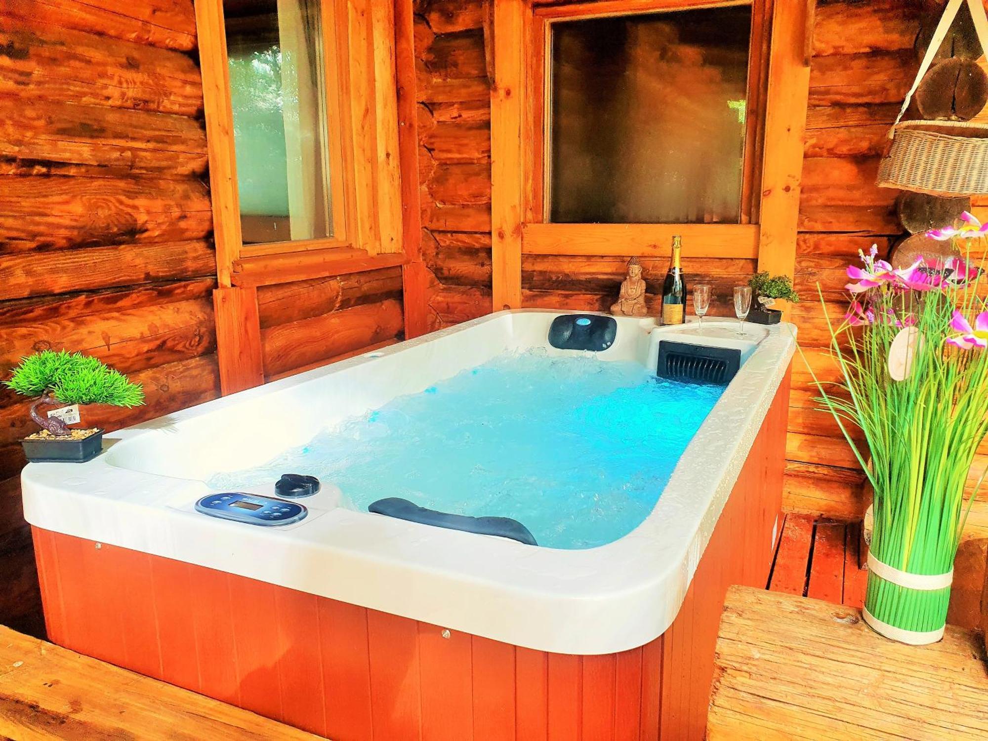 Authentic Nature Retreat: Log And Tipis With Pool And Lascaux View *