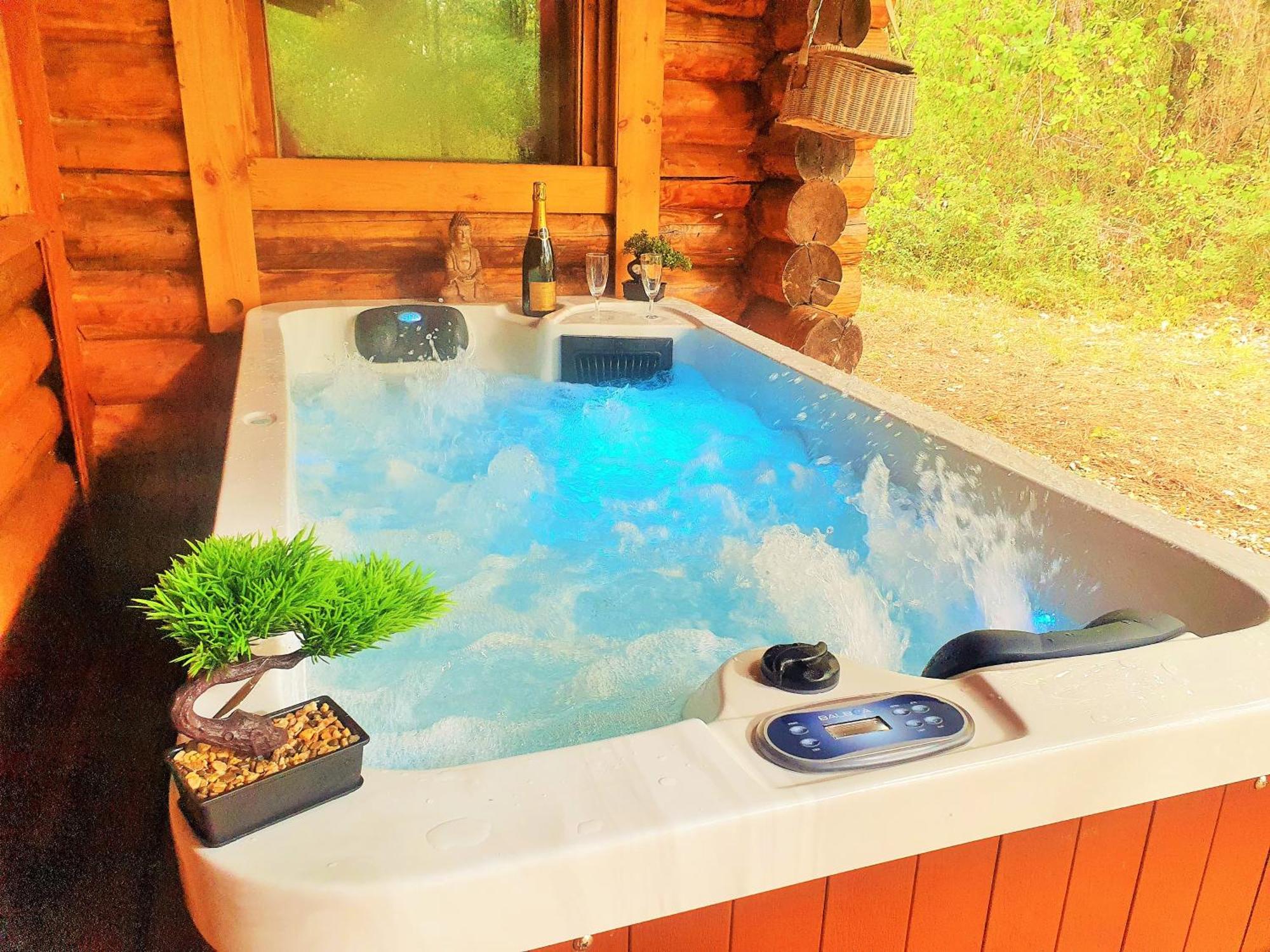 Authentic Nature Retreat: Log And Tipis With Pool And Lascaux View Les Farges (Sarlat-la-Caneda)
