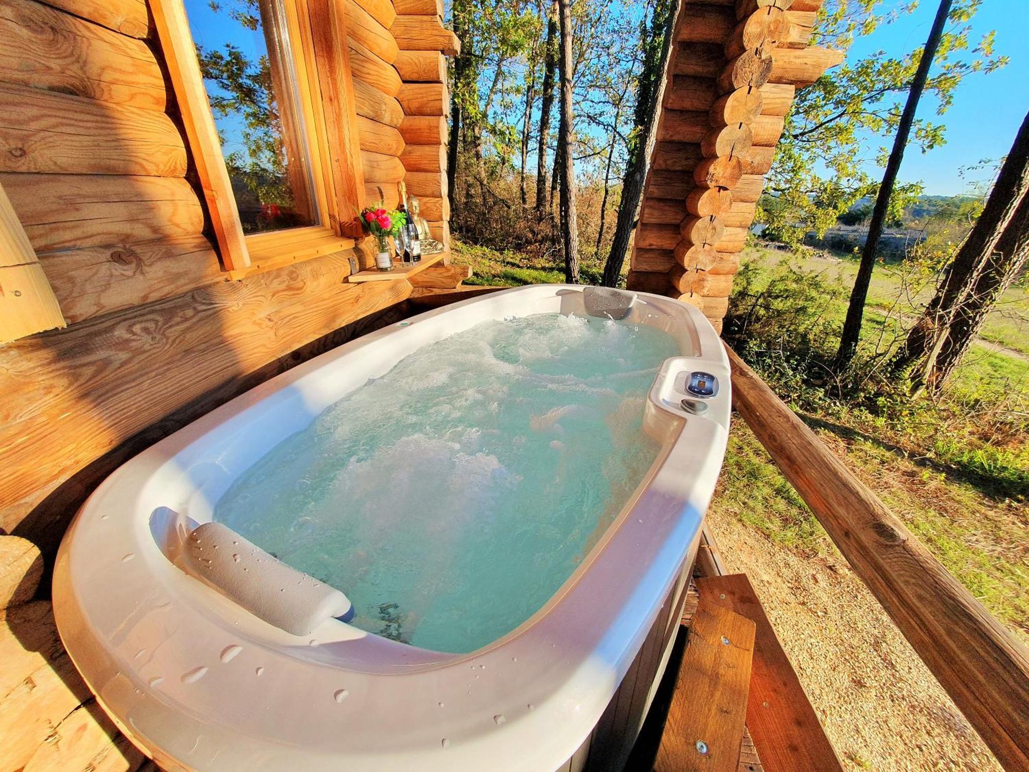 Authentic Nature Retreat: Log And Tipis With Pool And Lascaux View Country house *