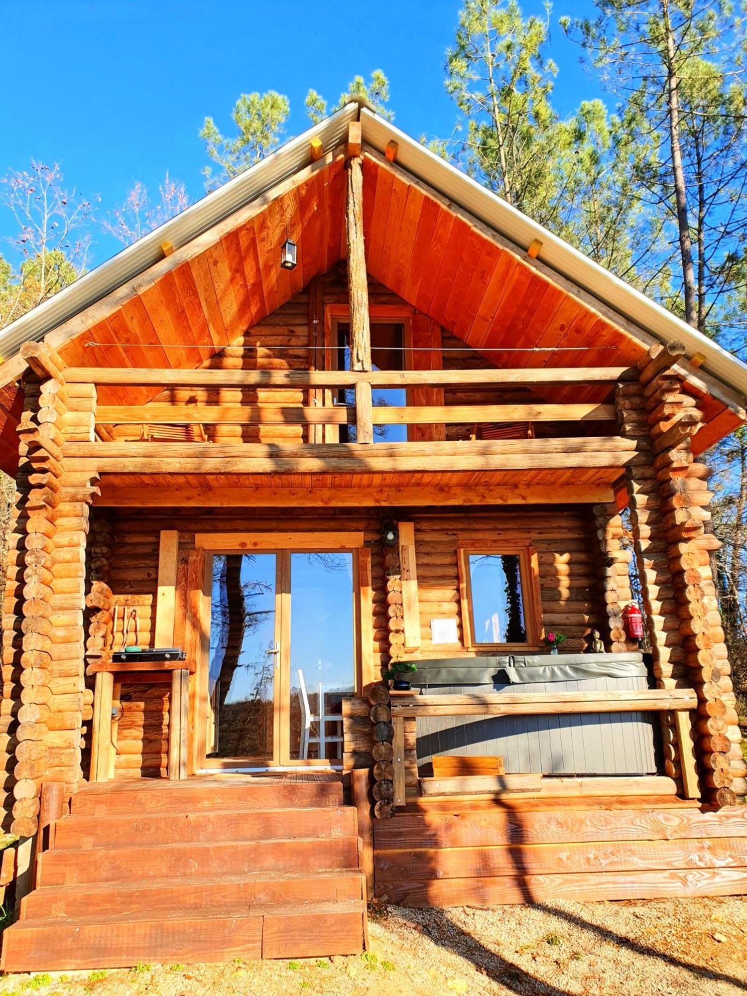 Country house Authentic Nature Retreat: Log And Tipis With Pool And Lascaux View *