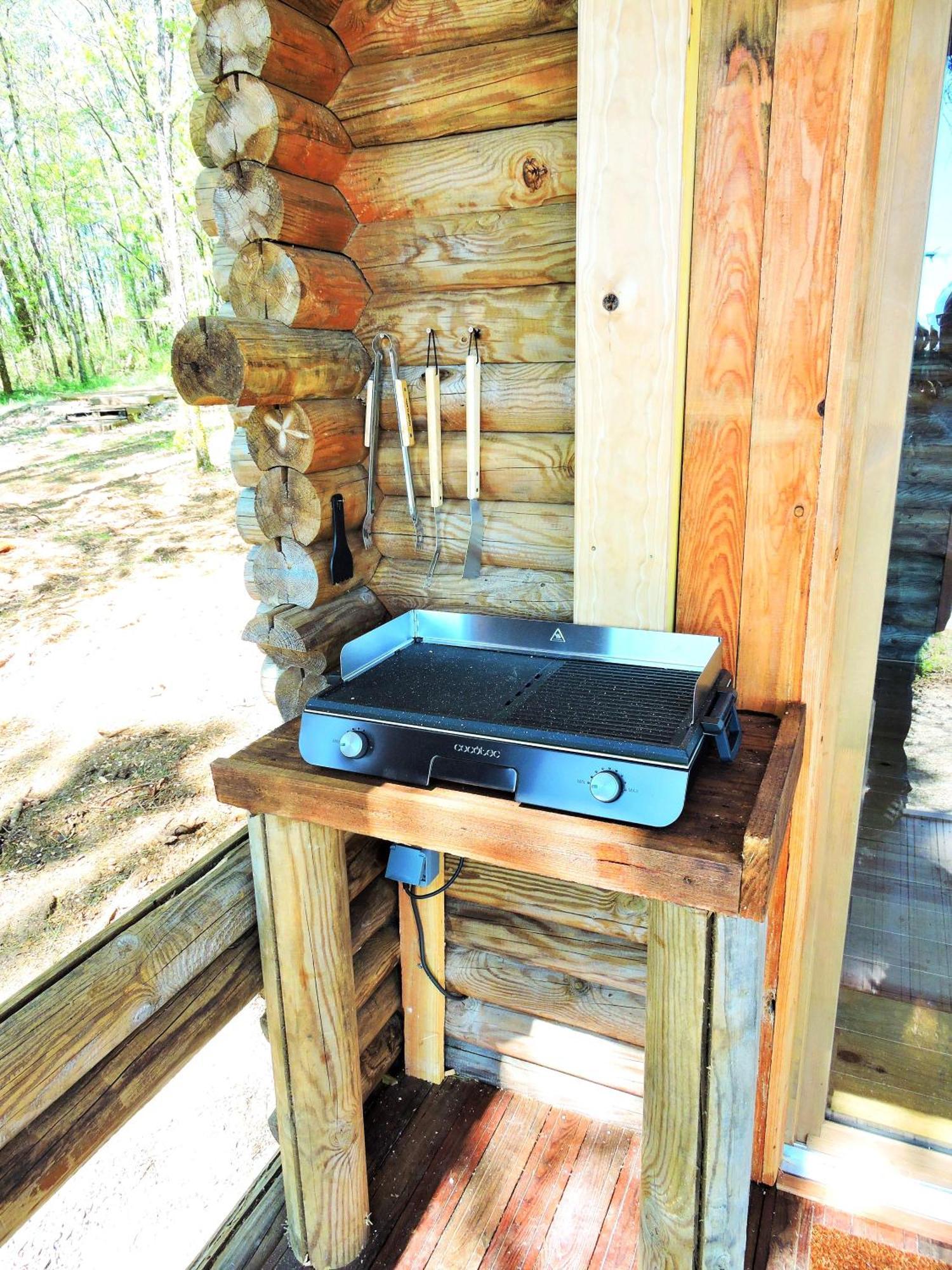 Authentic Nature Retreat: Log And Tipis With Pool And Lascaux View Country house Les Farges (Sarlat-la-Caneda)