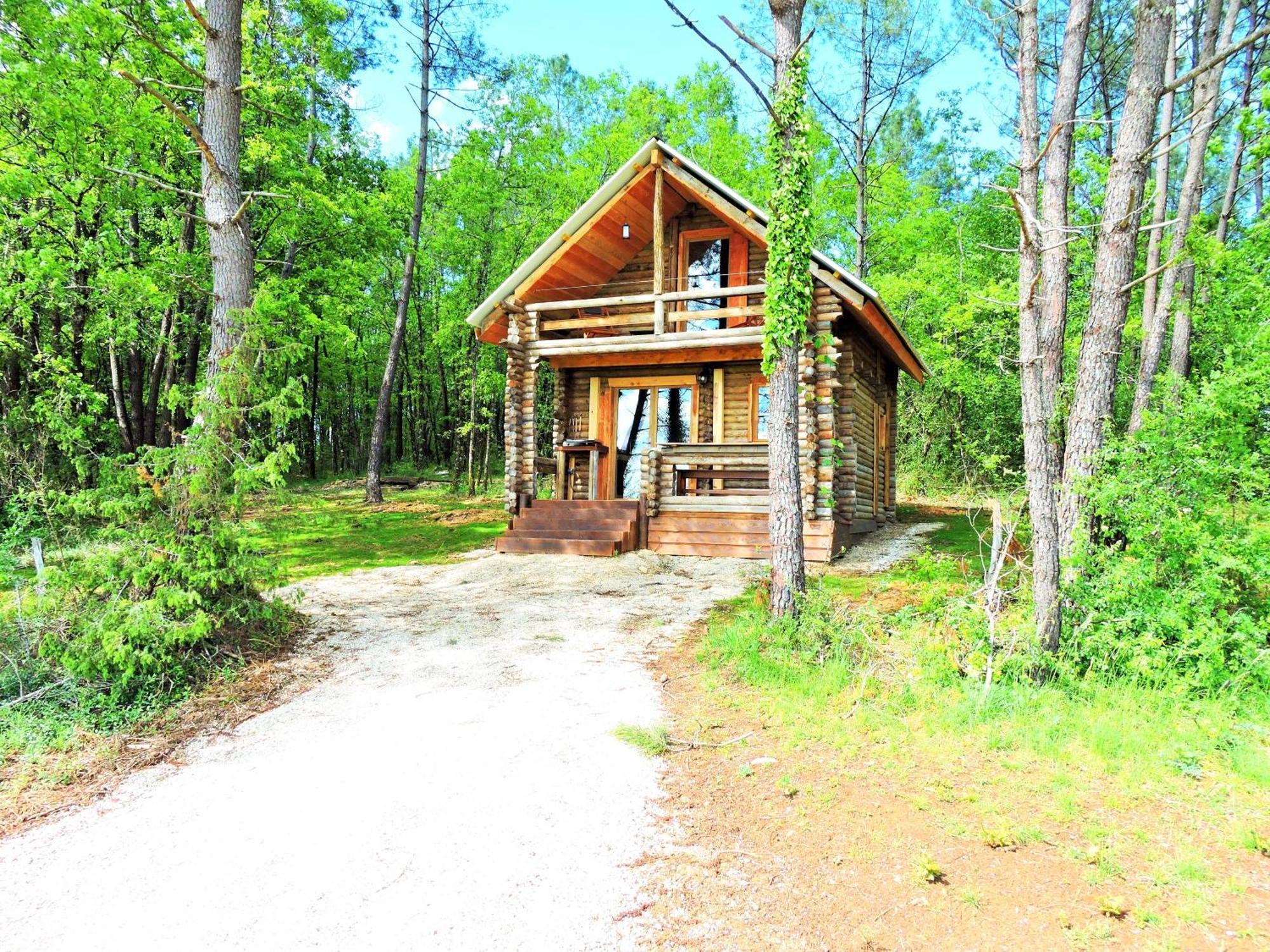Landhaus Magnifique En Rondins Avec Ou Sans Et Tipis En Plaine Nature Environnement Ressourcant Au Calme Vue Imprenable Lascaux Non Disponible Juillet Et Aout Les Farges (Sarlat-la-Caneda)