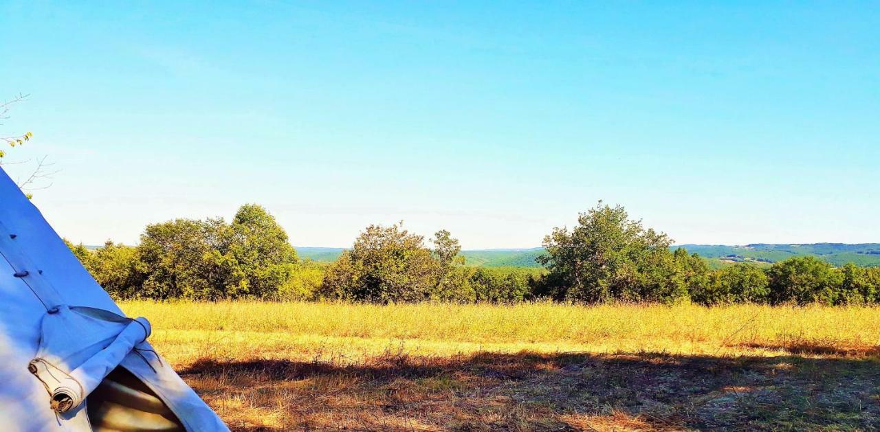 Country house Authentic Nature Retreat: Log And Tipis With Pool And Lascaux View
